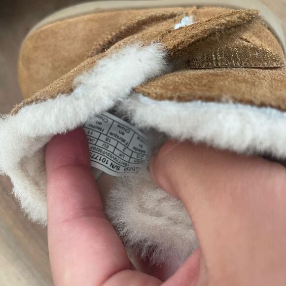 UGG Boots Kids Keelan Boot Chestnut size 2/3 - Picture 8 of 9